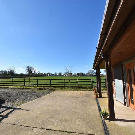 Oak Tree Stables Cottage Бірмінгем Екстер'єр фото