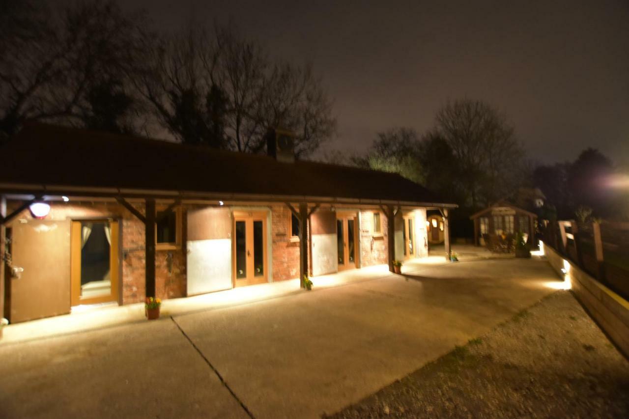 Oak Tree Stables Cottage Бірмінгем Екстер'єр фото
